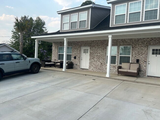 Building Photo - 2513 Bratton St