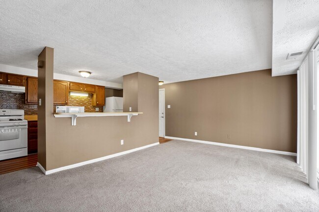 Building Photo - 97 Kenwood Dr