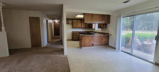 Building Photo - Cottonwood Country Living Near Schools
