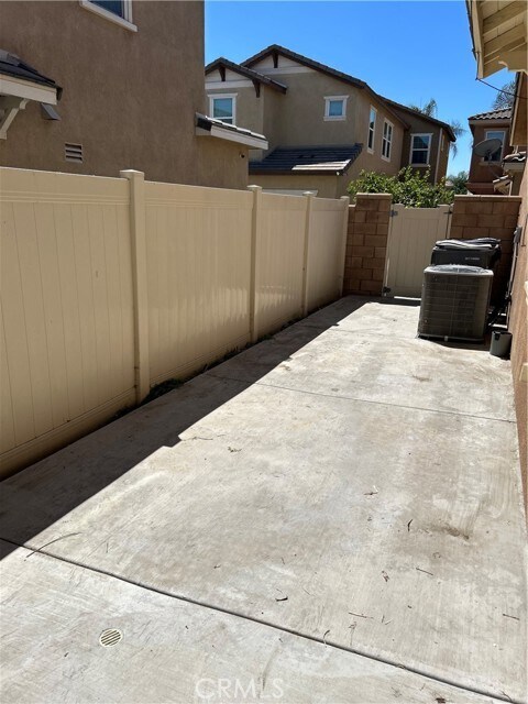 Building Photo - 5864 Silveira St