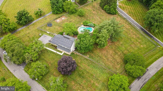 Building Photo - 1 Glenhurst Ct