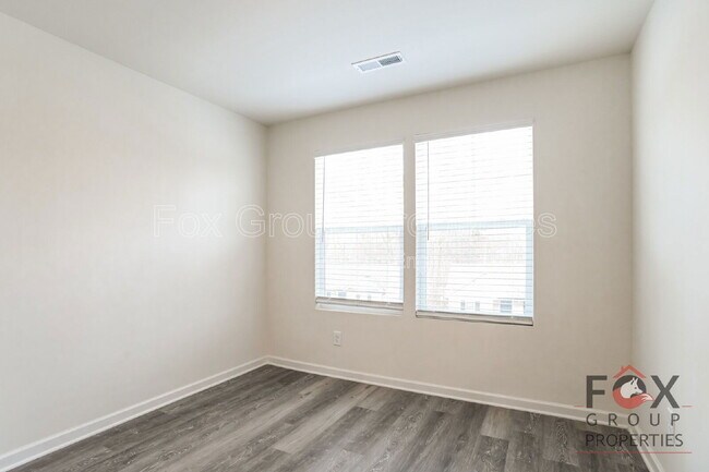 Building Photo - 523 Locust St