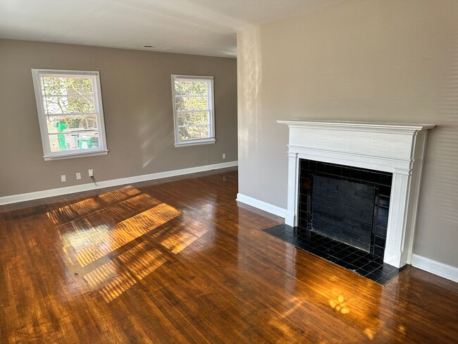 Building Photo - Adorable Home Near NoDa & Plaza Midwood!