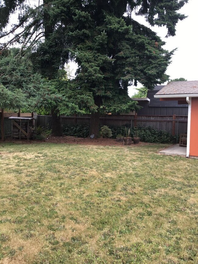 Building Photo - Large 2 bed 1 Bath