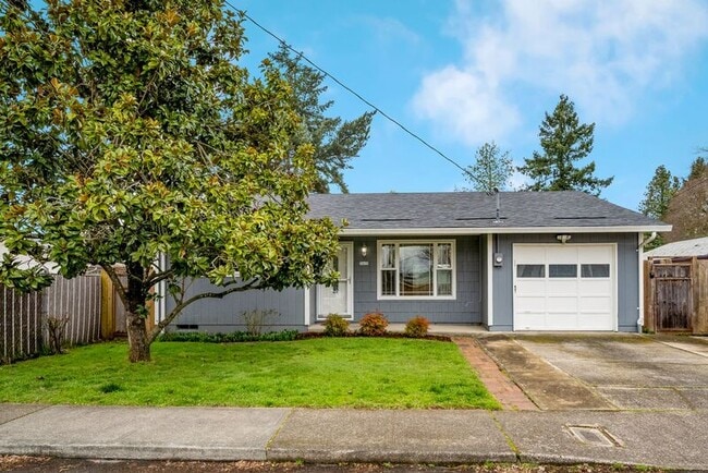 Building Photo - 7415 SE Center St