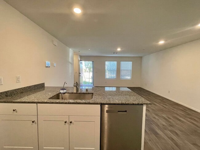 Building Photo - Wonderful 2-story, 3-bed, 2.5-bath home