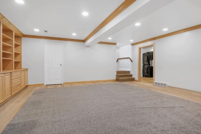 Building Photo - Spacious home for rent -  2.2 miles from t...