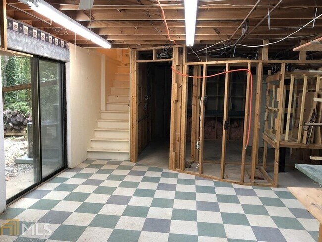 Building Photo - 344 Summer Pl