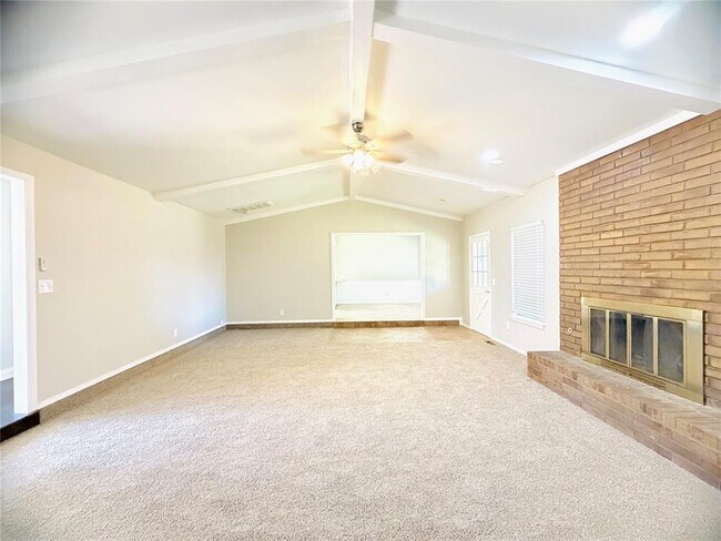 Building Photo - 121 W Vail Dr