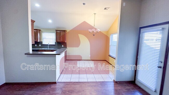 Building Photo - 1704 January Pl