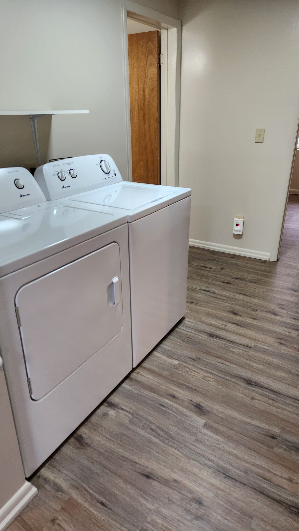 Washer and dryer - 15 Canal St