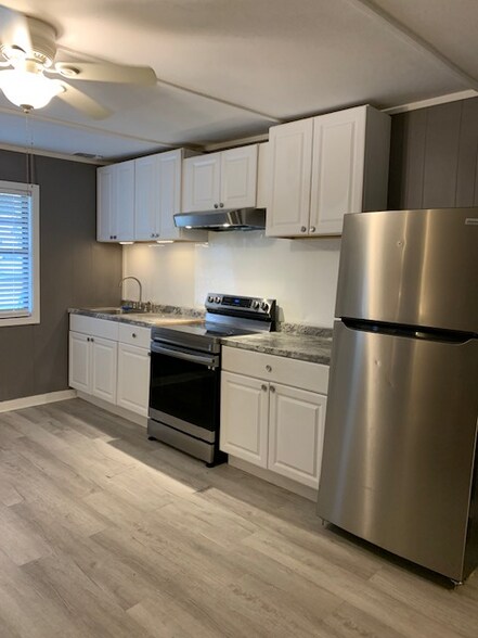 Building Photo - 607 W Mann St