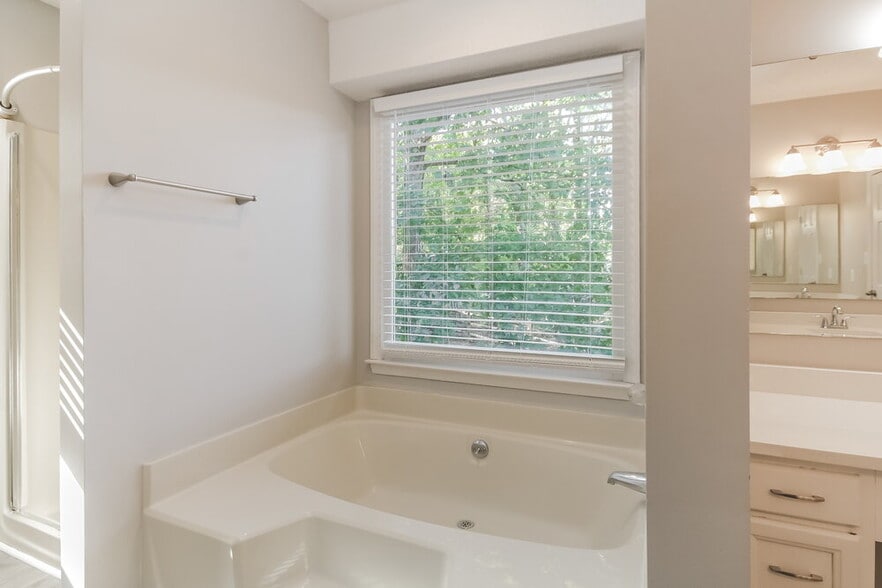 Building Photo - 524 Robin Dr