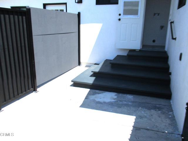Building Photo - 1121 La Puerta St