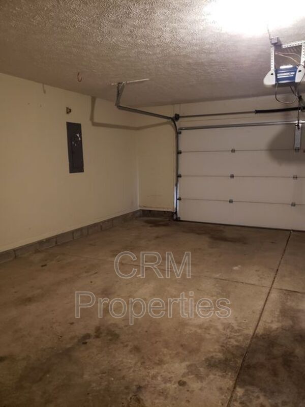 Building Photo - 204 Ariel Ct