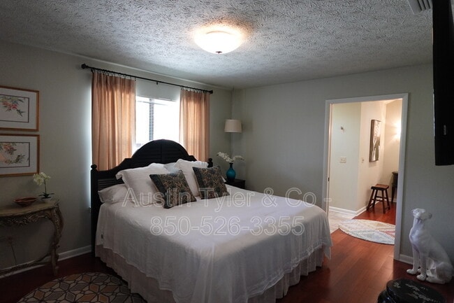 Building Photo - 444 Silver Lake N