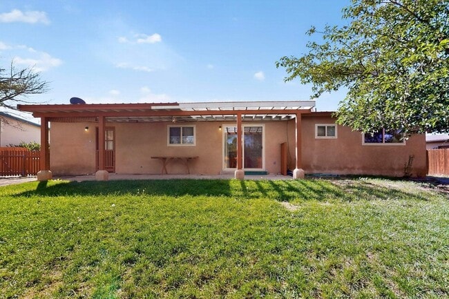 Building Photo - 2702 Avenida Del Sol