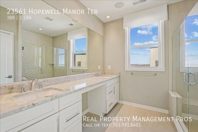 Building Photo - 23561 Hopewell Manor Terrace