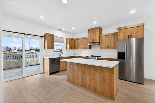 Building Photo - BRAND NEW TOWNHOME IN REXBURG WITH GARAGE