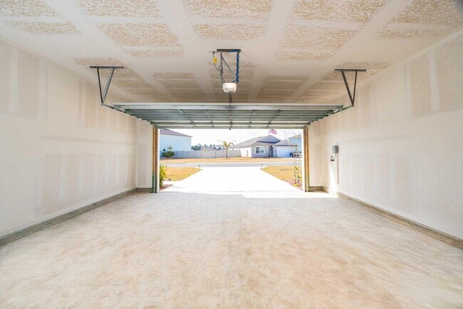 Building Photo - 951 Orellana Rd