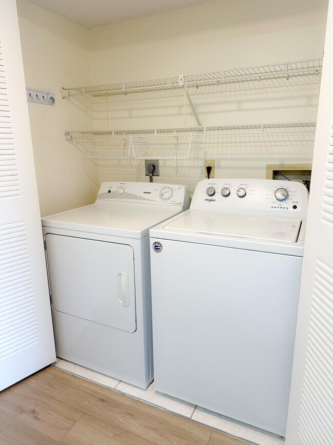 Building Photo - 2222 N Cypress Bend Dr