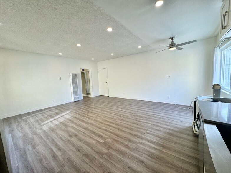 Building Photo - 3623 Keystone Av
