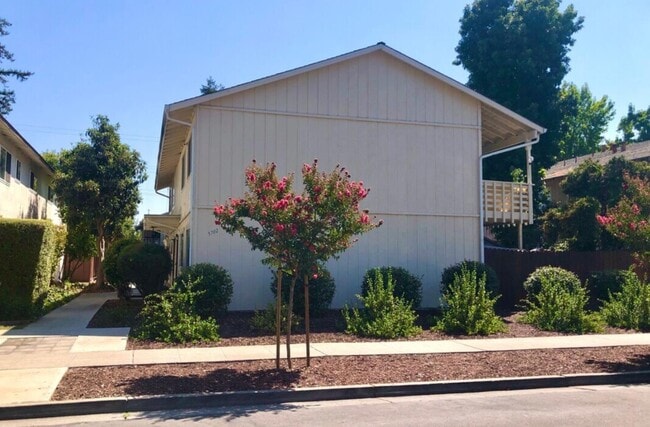 Building Photo - 5702 Tucson Dr