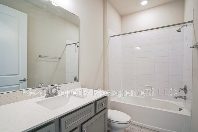 Building Photo - 2132 Live Oak Lake Rd