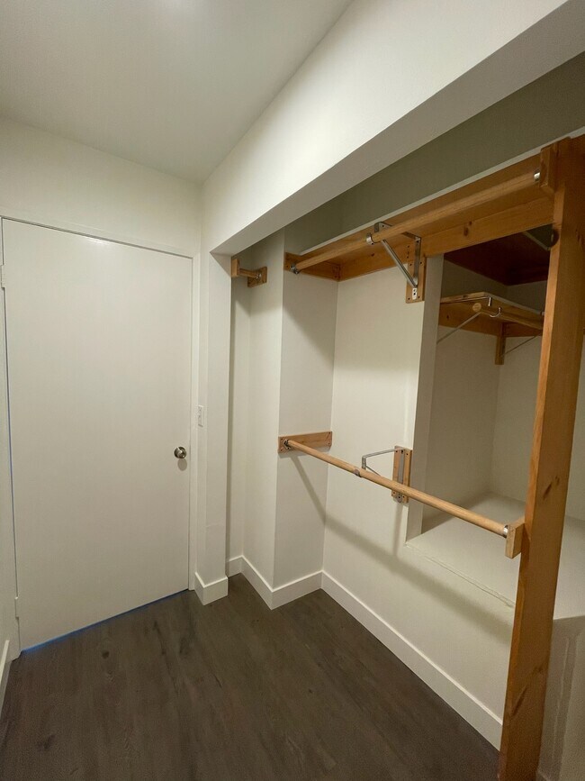 closet for main bedroom - 10330 Riverside Dr