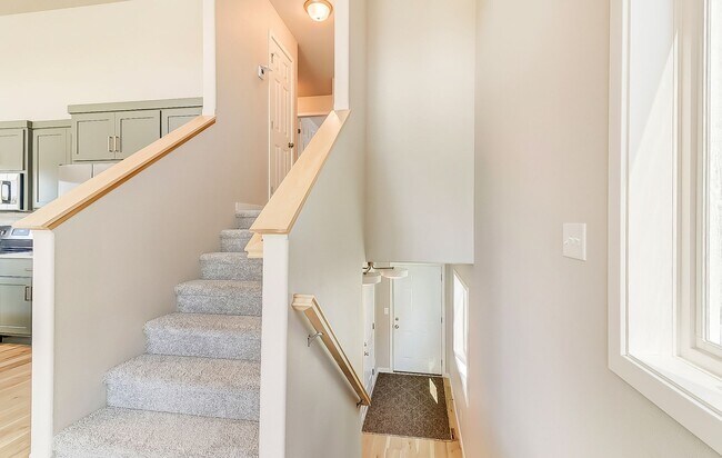 Building Photo - 3 Bed 2 Bath Single Family Home