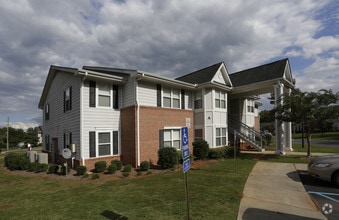 Building Photo - Oak Place