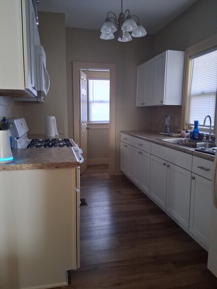 Building Photo - 148 S Edwards Ave