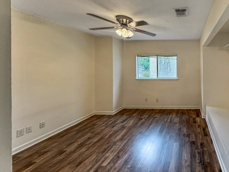 Building Photo - 12273 Apricot Dr