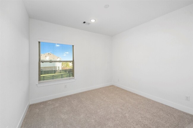 Building Photo - 18823 River Overlook Ct