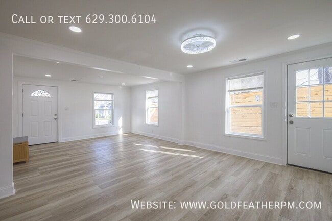 Building Photo - 1707 17th Ave N