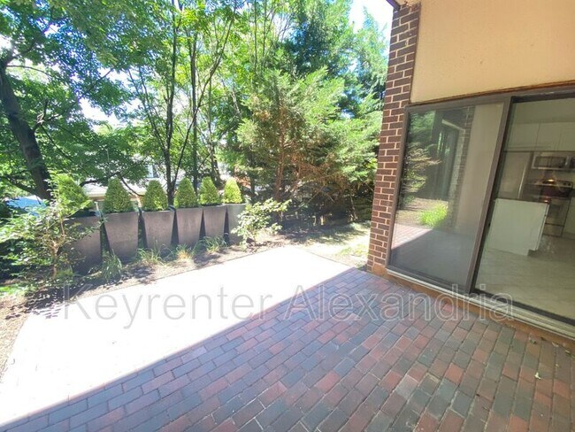 Building Photo - 124 Roberts Ln