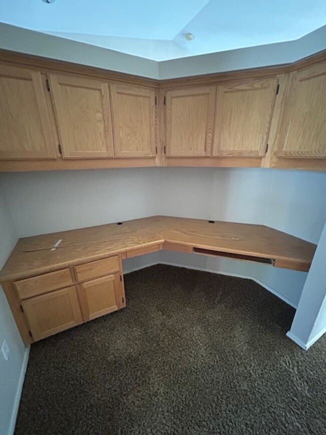 Building Photo - 3 Bedroom 2 bathroom home on NE Visalia cu...