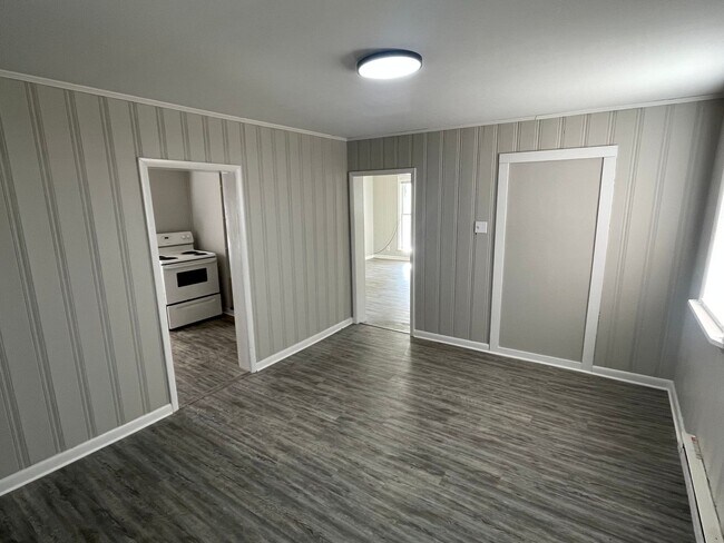 Building Photo - 1 Bedroom House