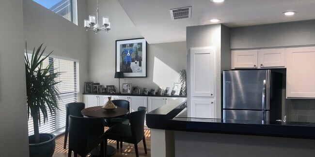 Building Photo - 6723 Eastridge Dr