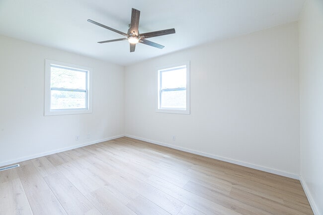 Building Photo - 307 McMaster Pl
