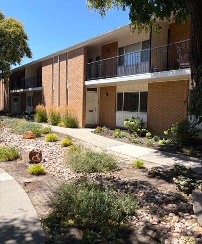 Building Photo - 3 Bedroom Townhome at Three Fountains in M...