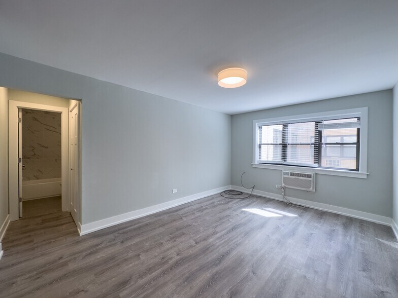 Building Photo - 448 W Barry Ave