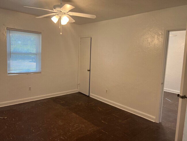 Building Photo - 873 Campus Cir