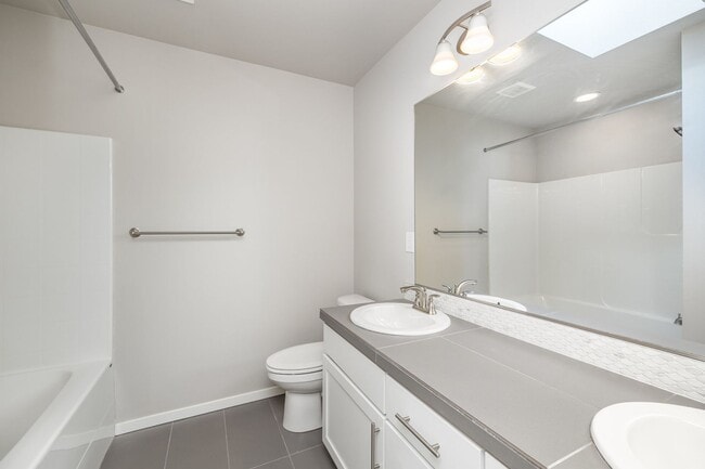 Building Photo - Modern home with 4 bed 2.5 bath available ...