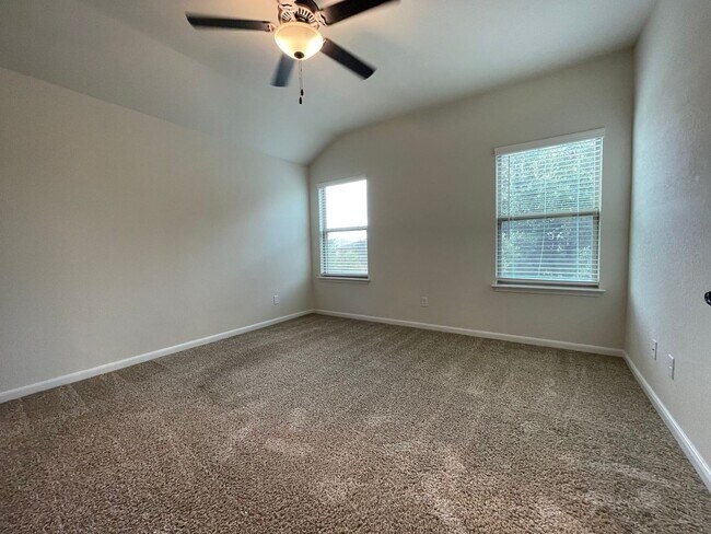 Building Photo - Gated 3-Bed Townhome Near SeaWorld & Lackland AFB — Pets Welcome!