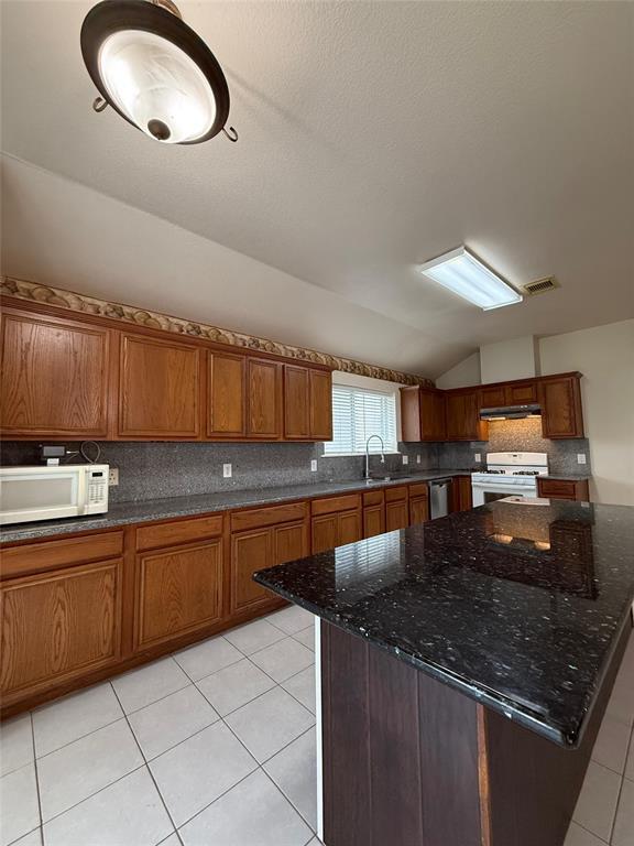 Building Photo - 2019 Bluffton Ln
