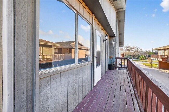 Building Photo - 6118 Hidden Cove