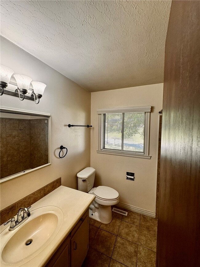Building Photo - 9108 Bluff Dr