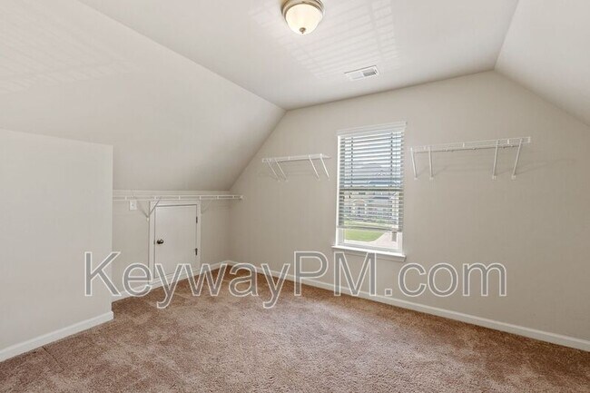 Building Photo - 5007 Vine Ln