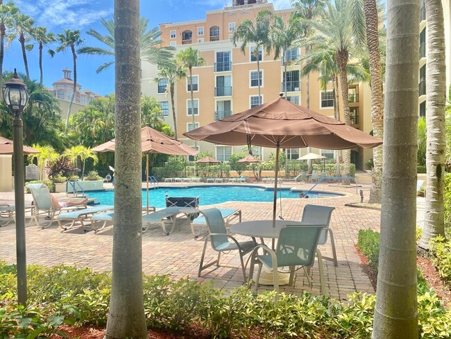 Building Photo - 630 S Sapodilla Ave
